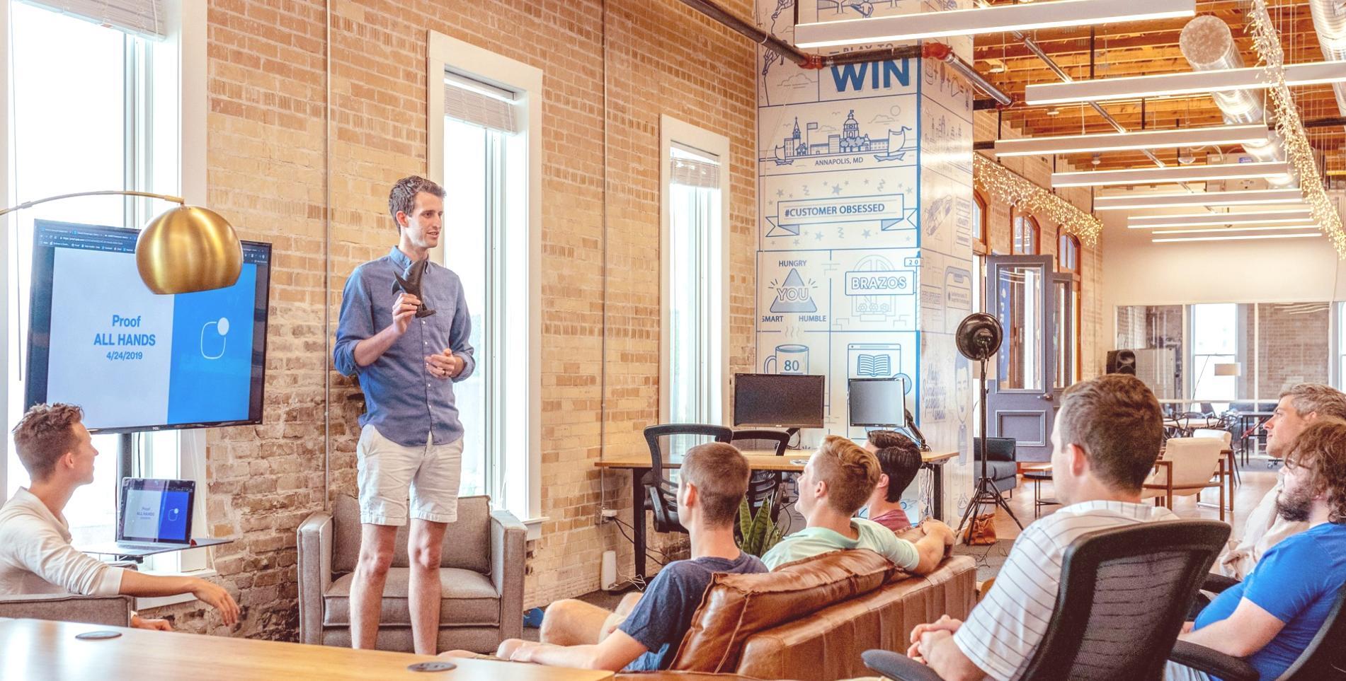 Workspace con análisis de datos y estrategia de optimización web